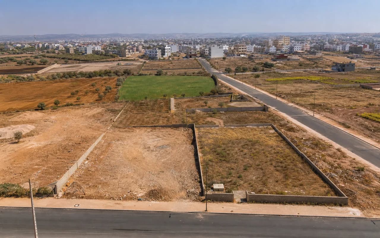 Parcelles foncières en périphérie urbaine au Maroc